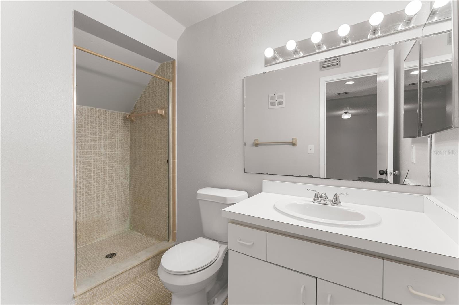 818 PARK LAKE CIR #10