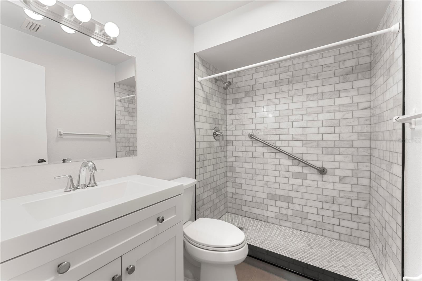 818 PARK LAKE CIR #10