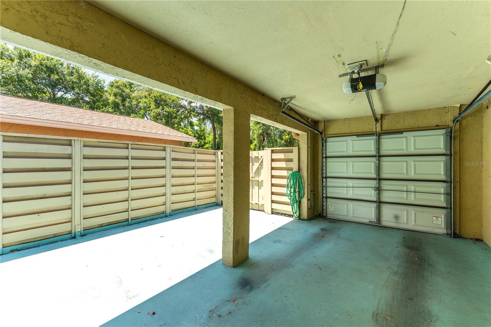 818 PARK LAKE CIR #10