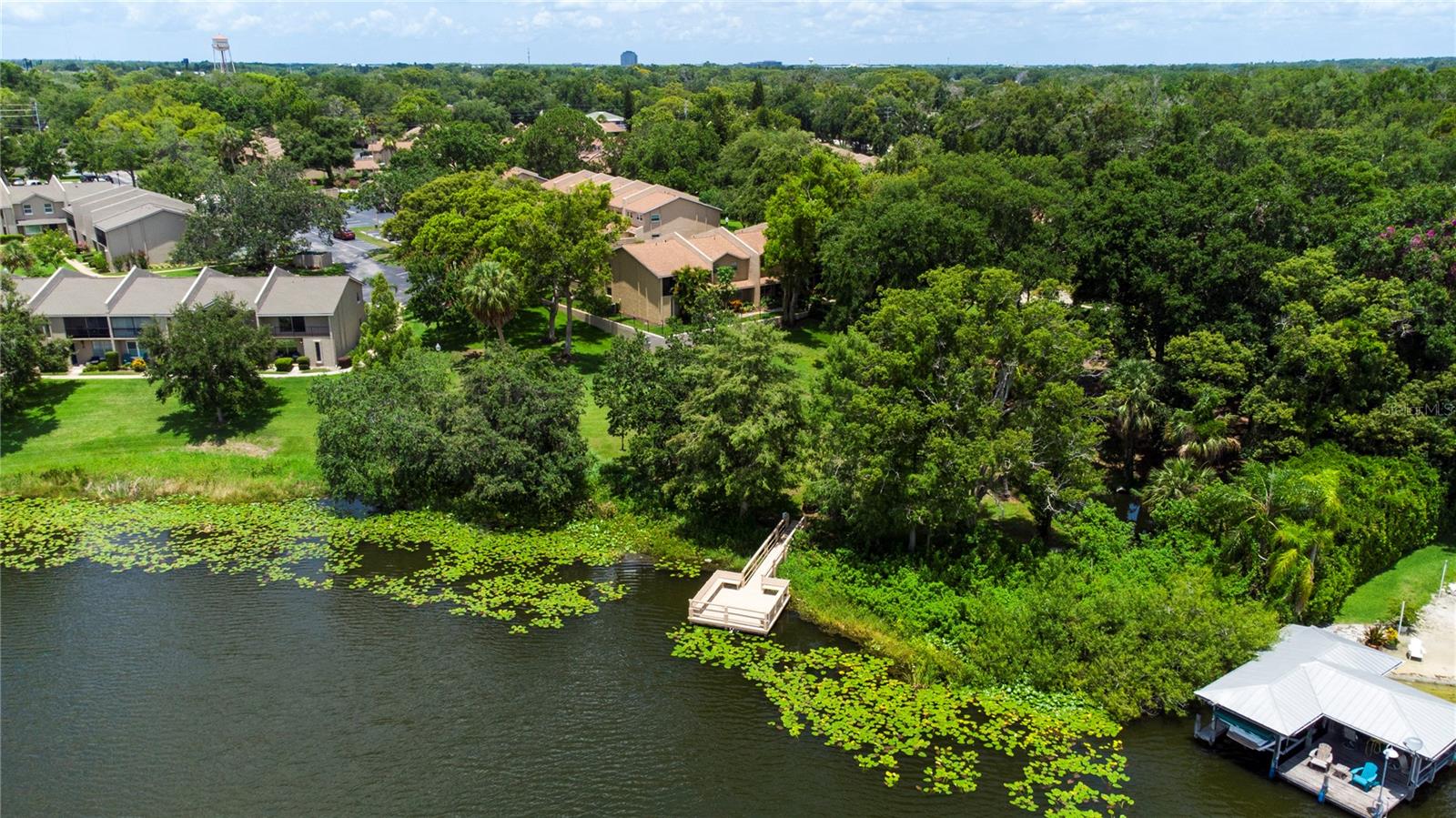 818 PARK LAKE CIR #10