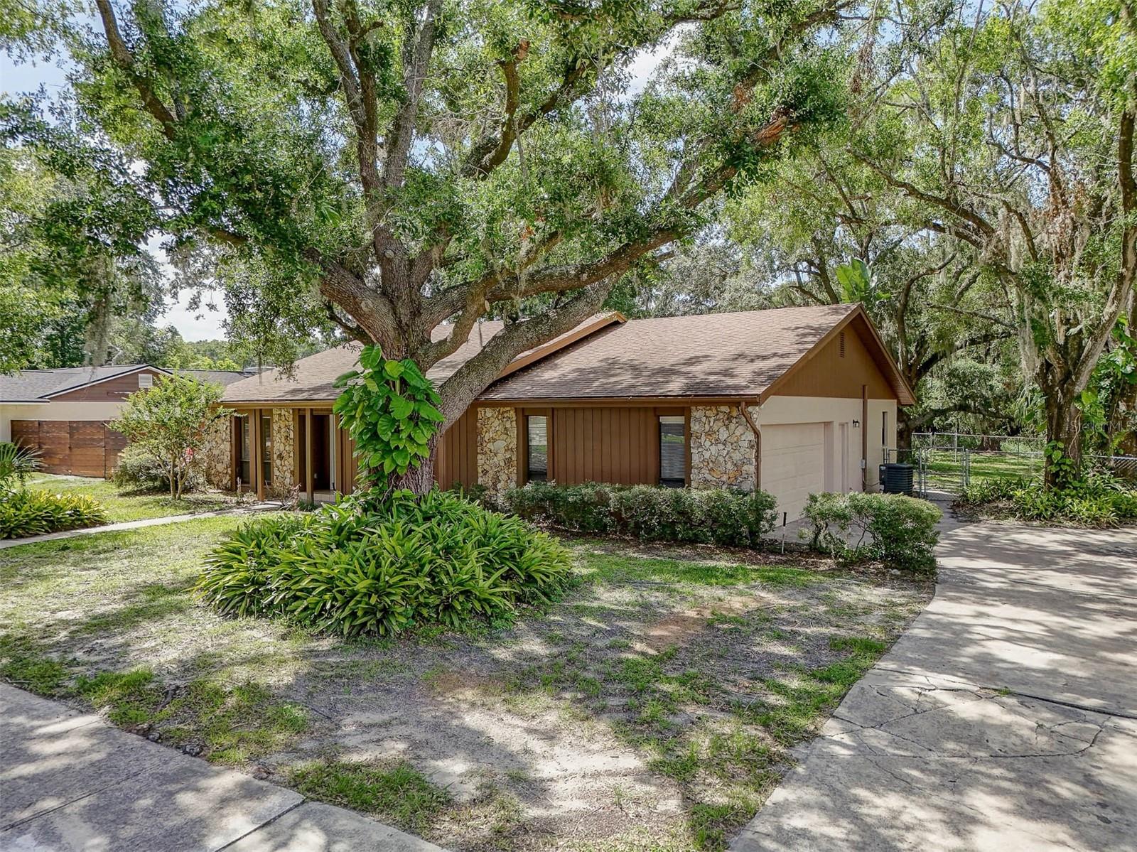 525 GARDEN HEIGHTS DR