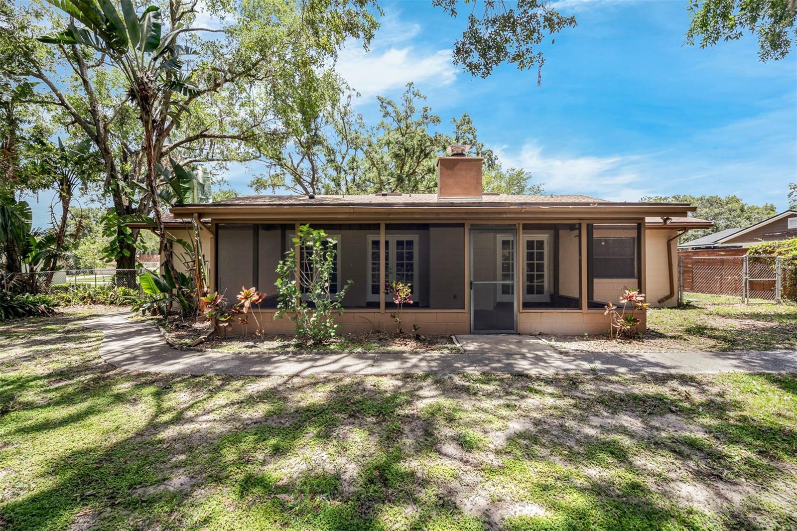525 GARDEN HEIGHTS DR