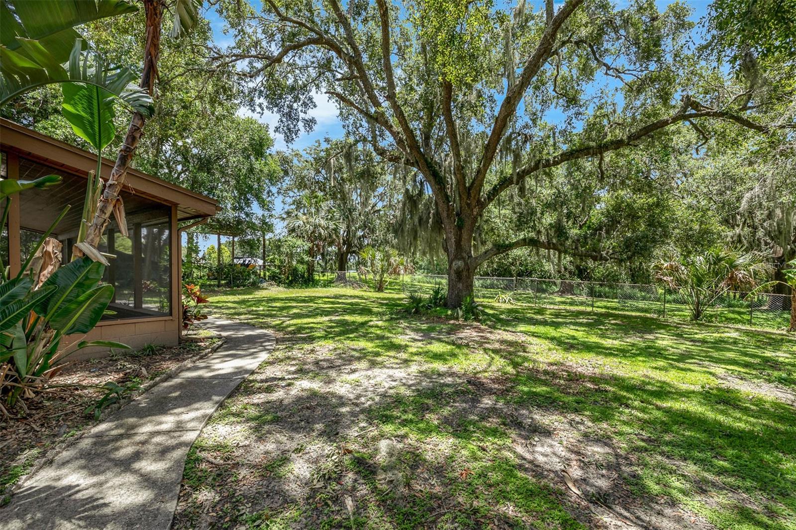 525 GARDEN HEIGHTS DR