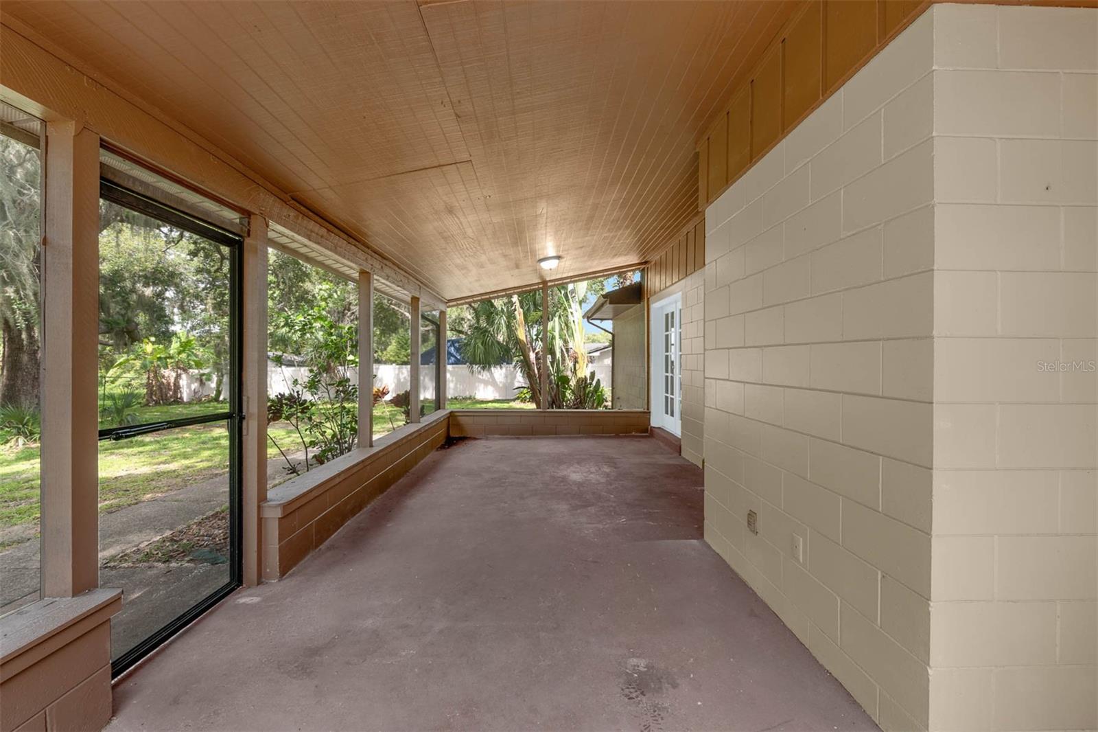 525 GARDEN HEIGHTS DR