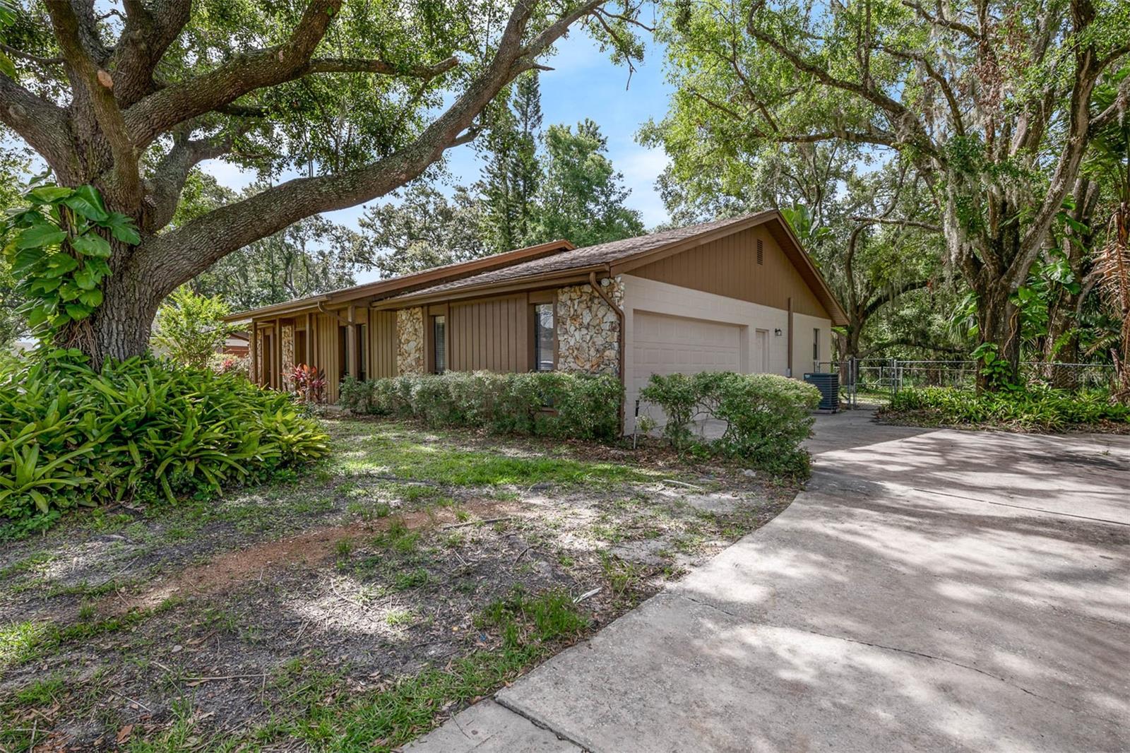 525 GARDEN HEIGHTS DR