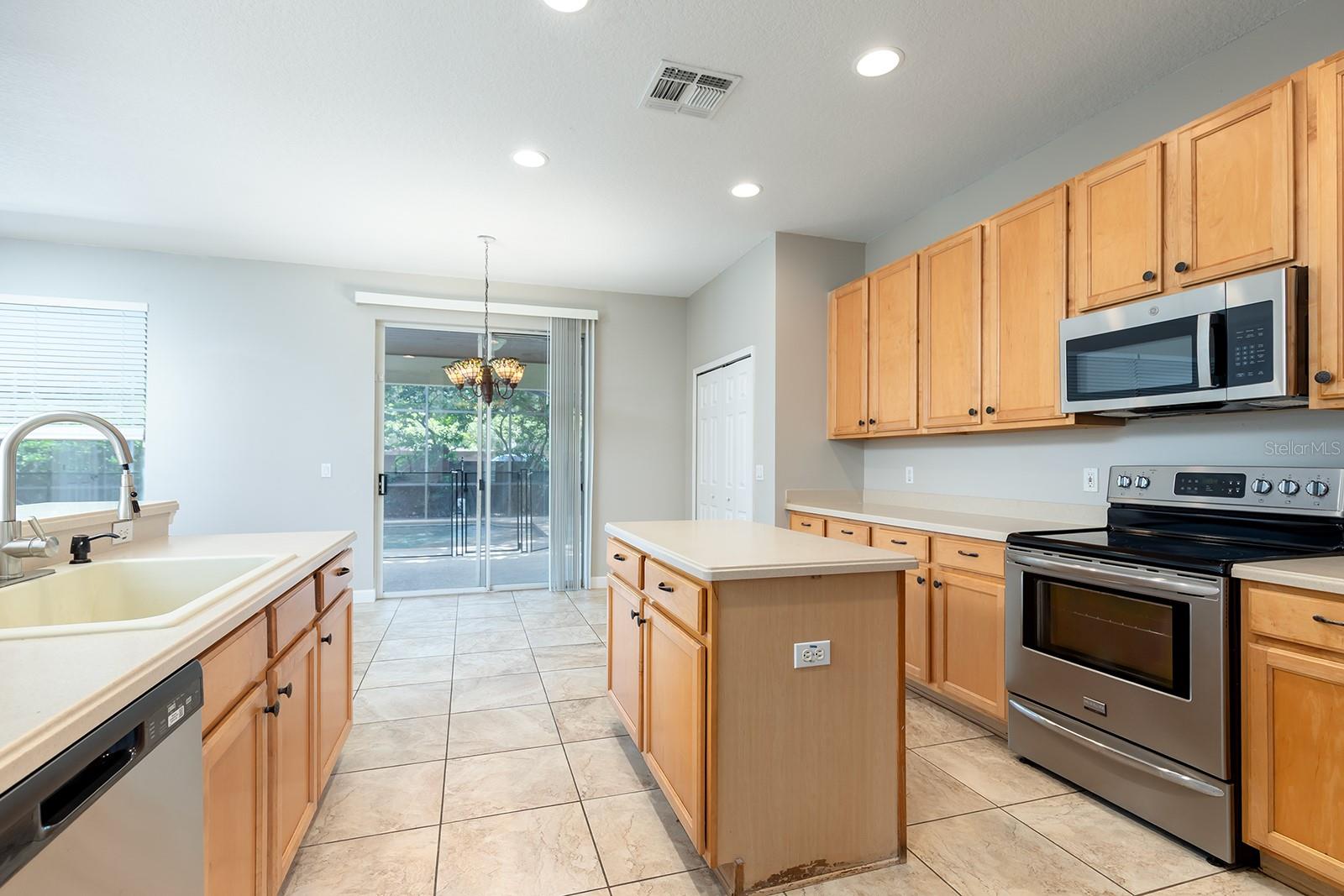 2049 WINTERMERE POINTE DR