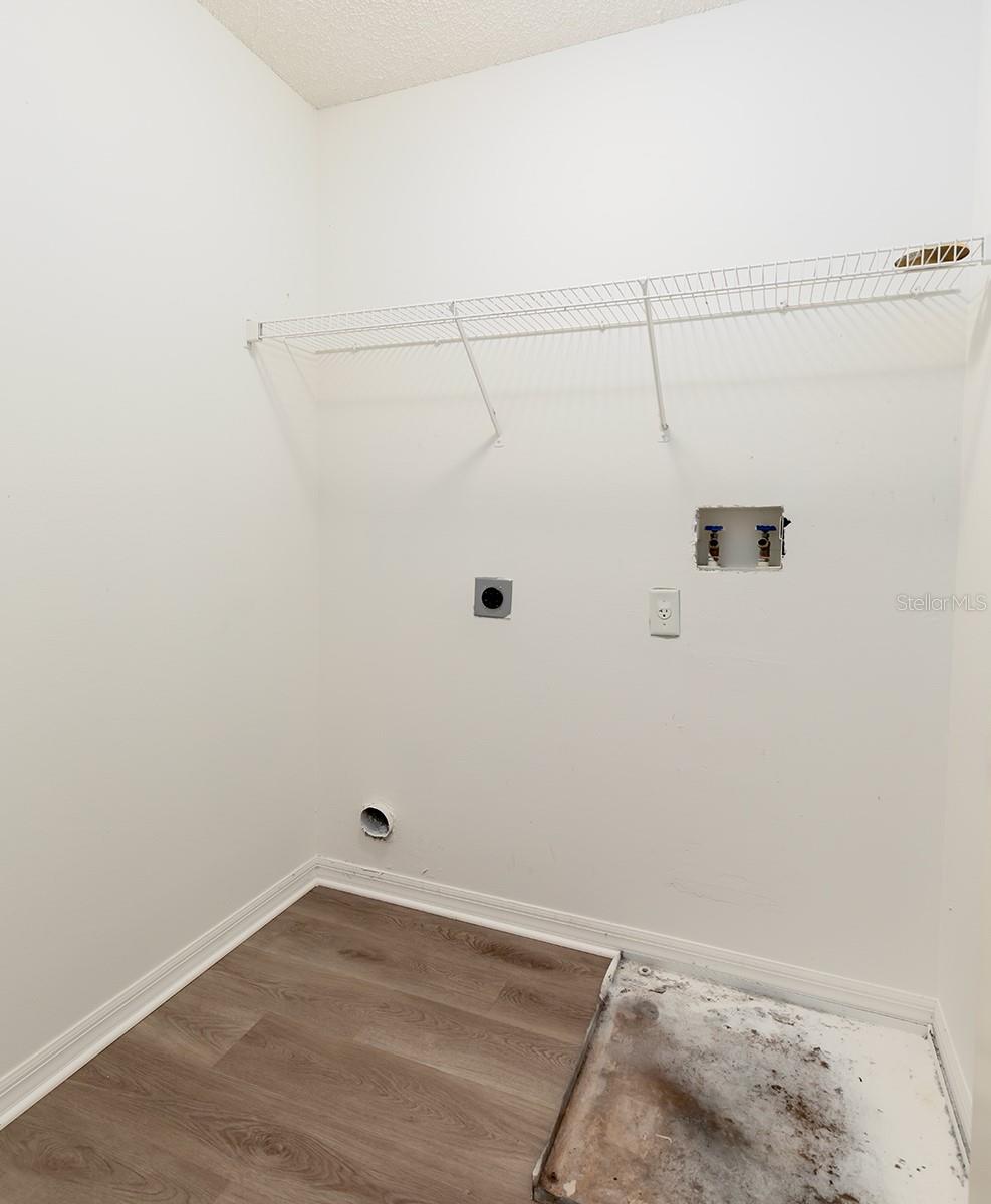 2049 WINTERMERE POINTE DR