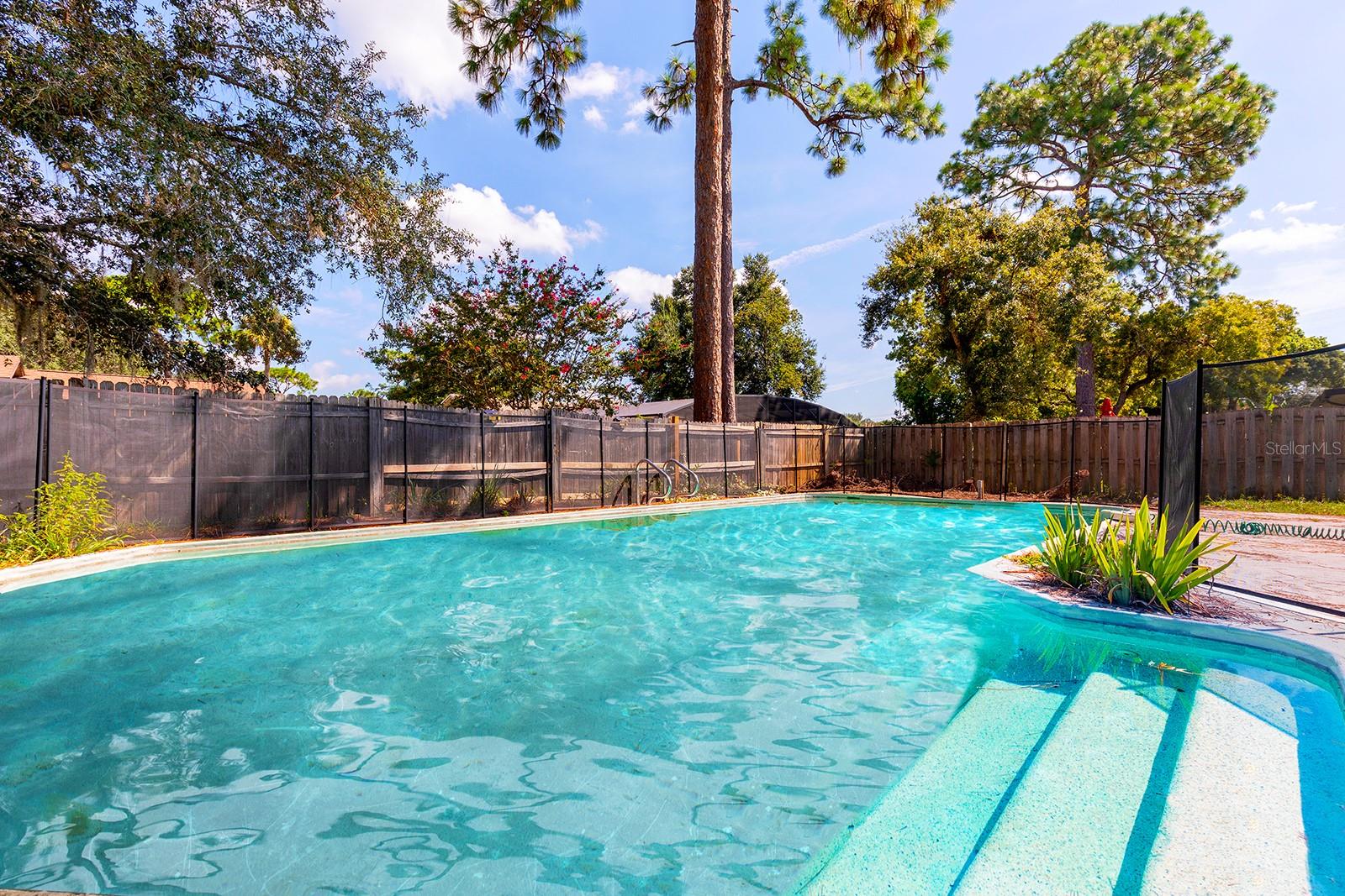 215 CANTERCLUB TRL