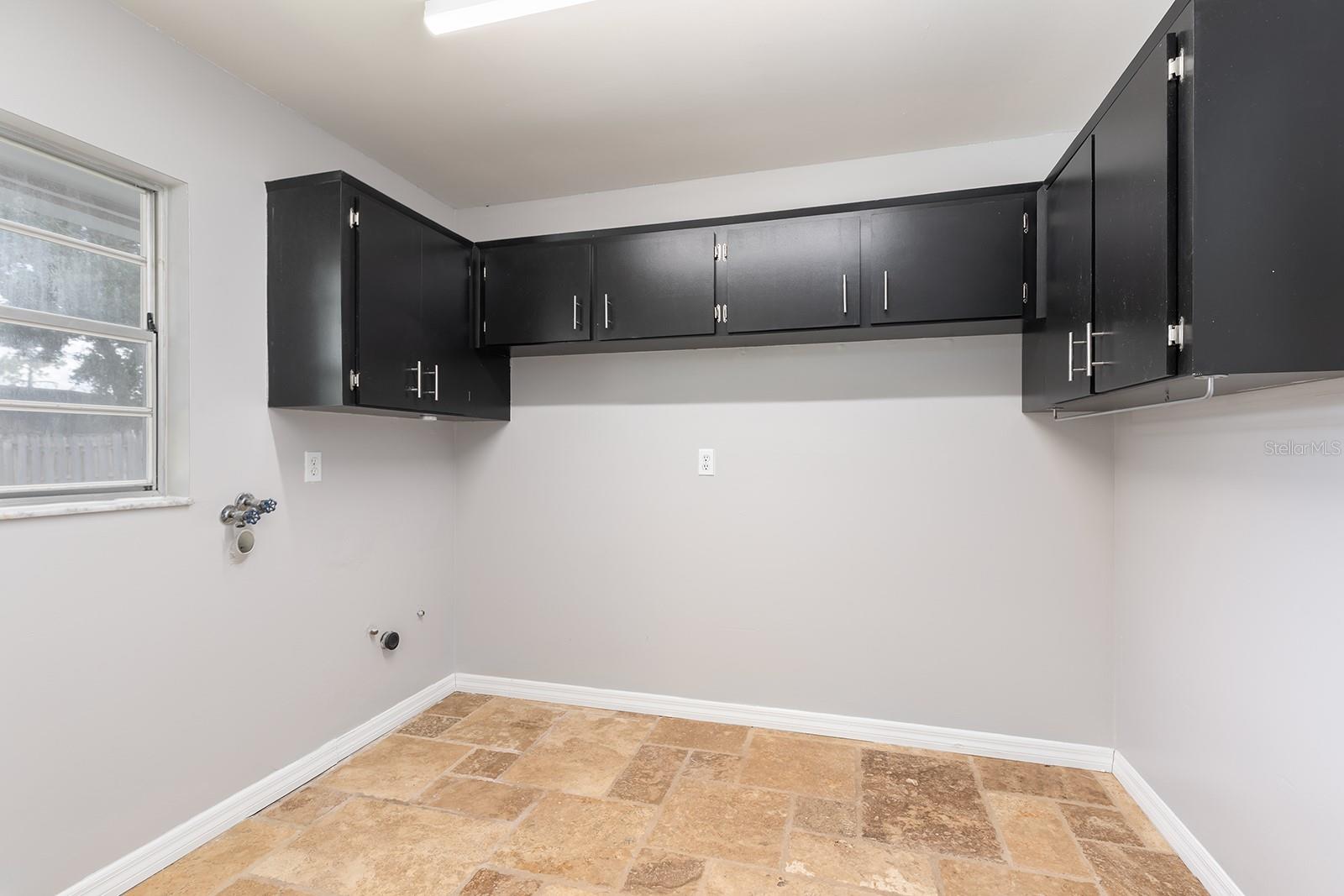 215 CANTERCLUB TRL