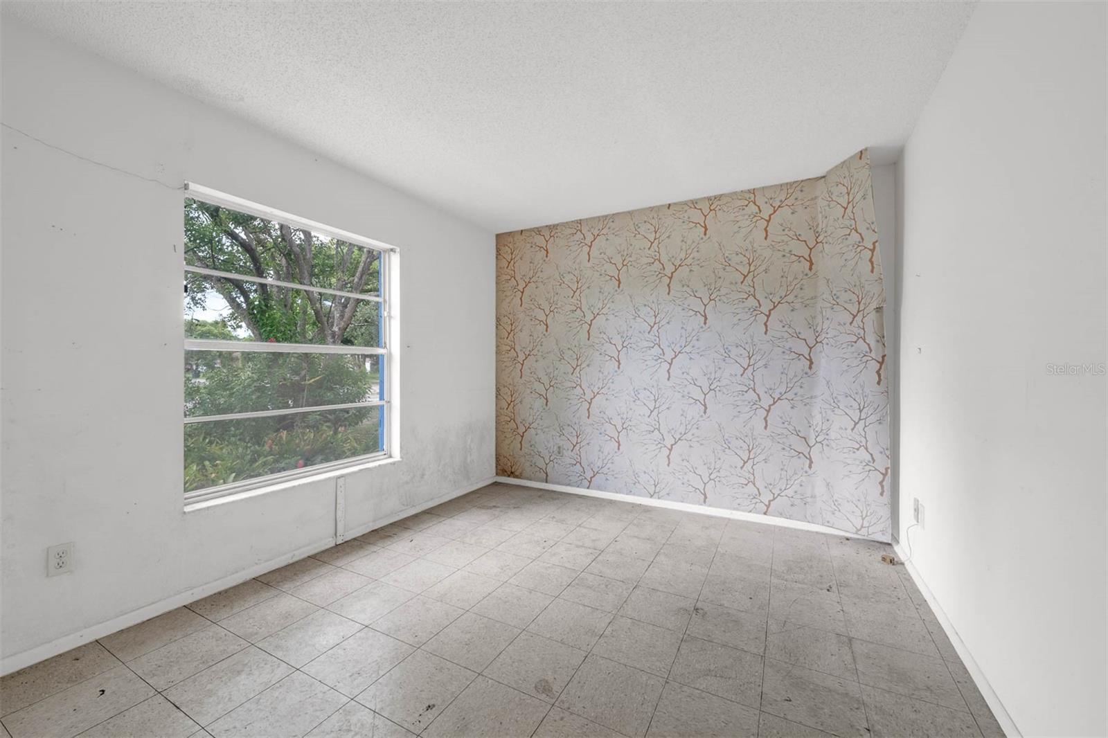 881 KIMBALL DR