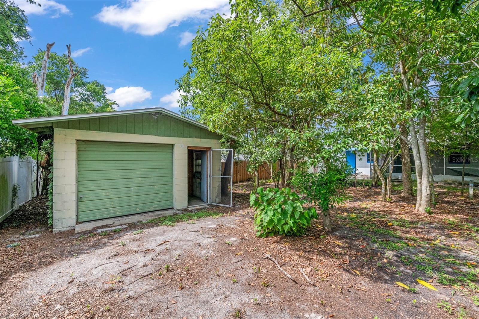 881 KIMBALL DR