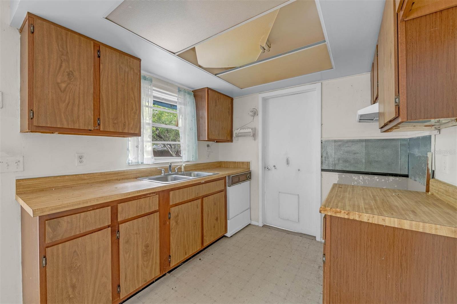 881 KIMBALL DR
