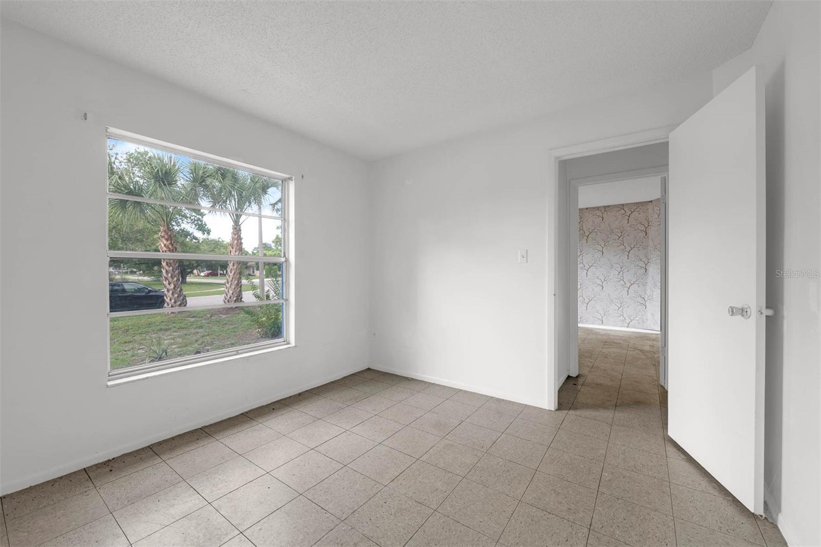 881 KIMBALL DR