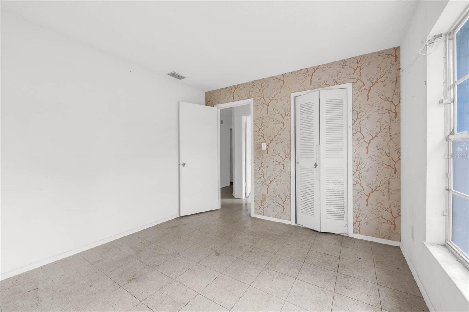 881 KIMBALL DR