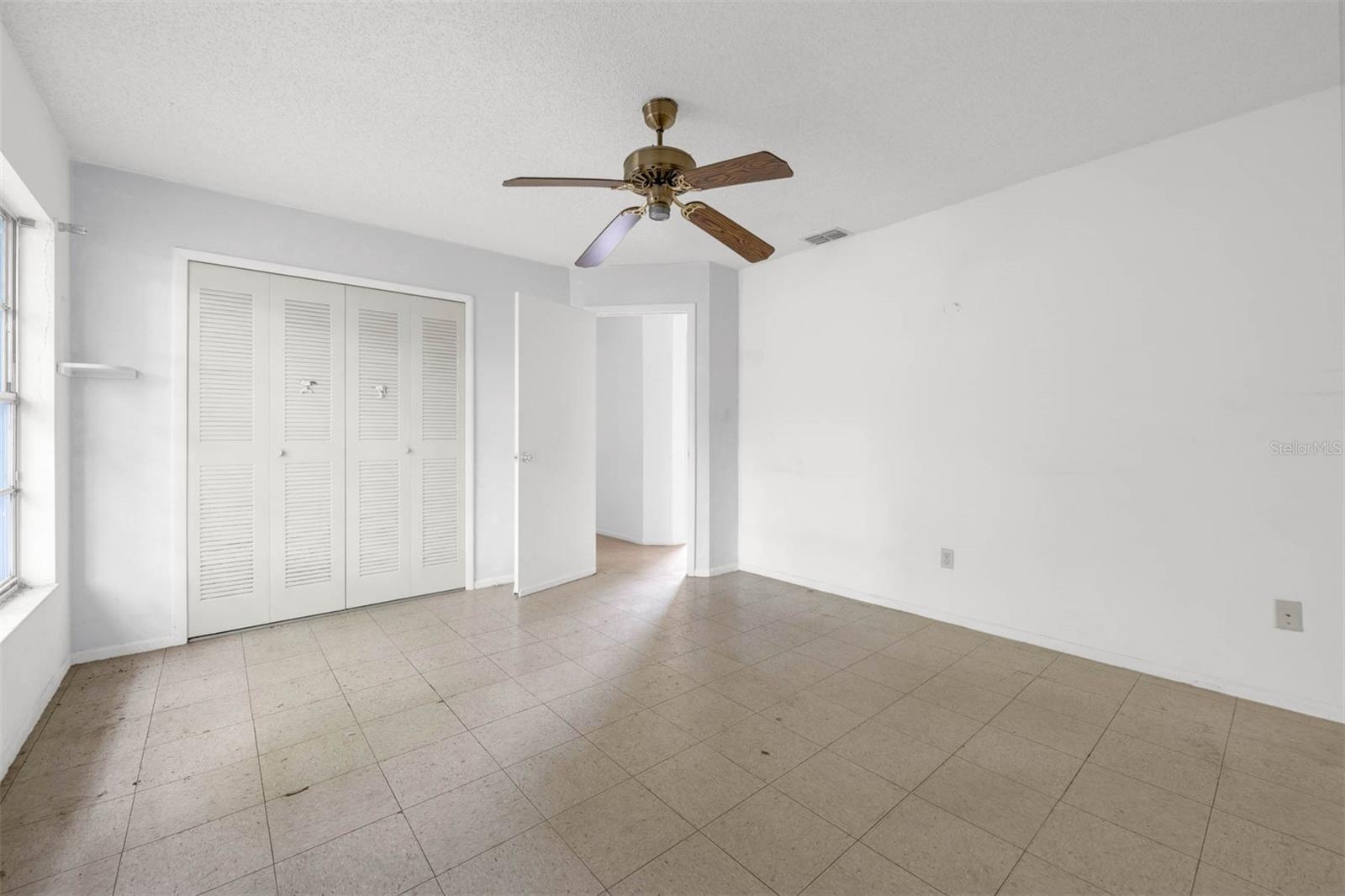 881 KIMBALL DR