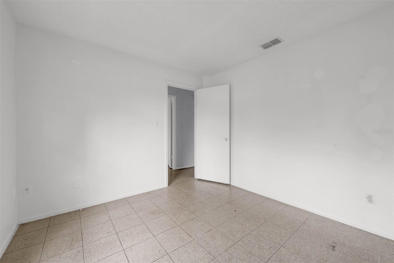 881 KIMBALL DR