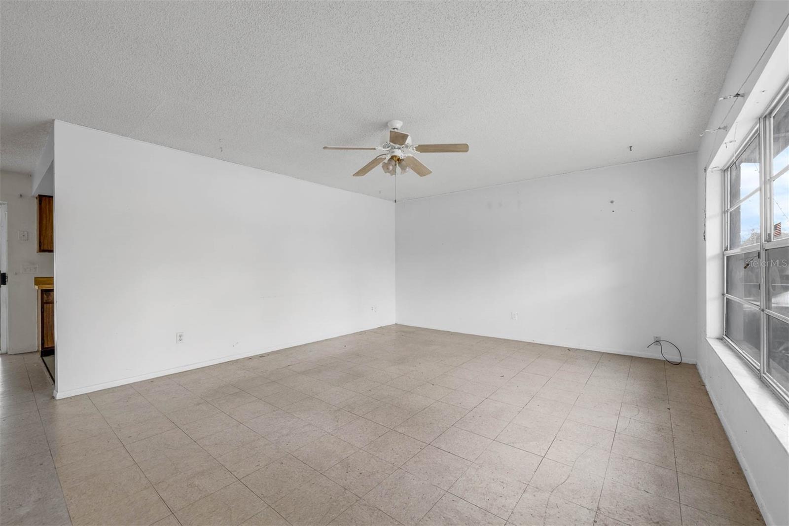 881 KIMBALL DR