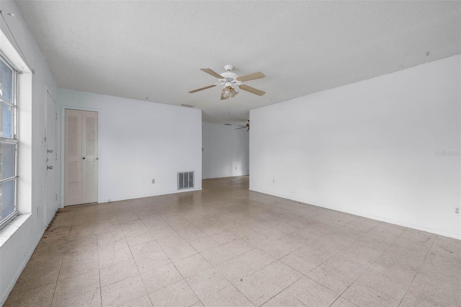 881 KIMBALL DR