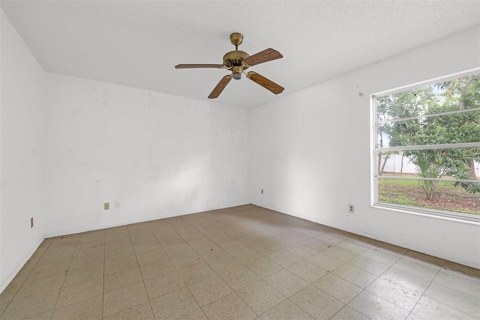 881 KIMBALL DR