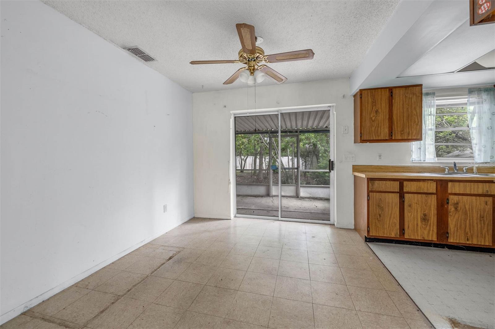 881 KIMBALL DR