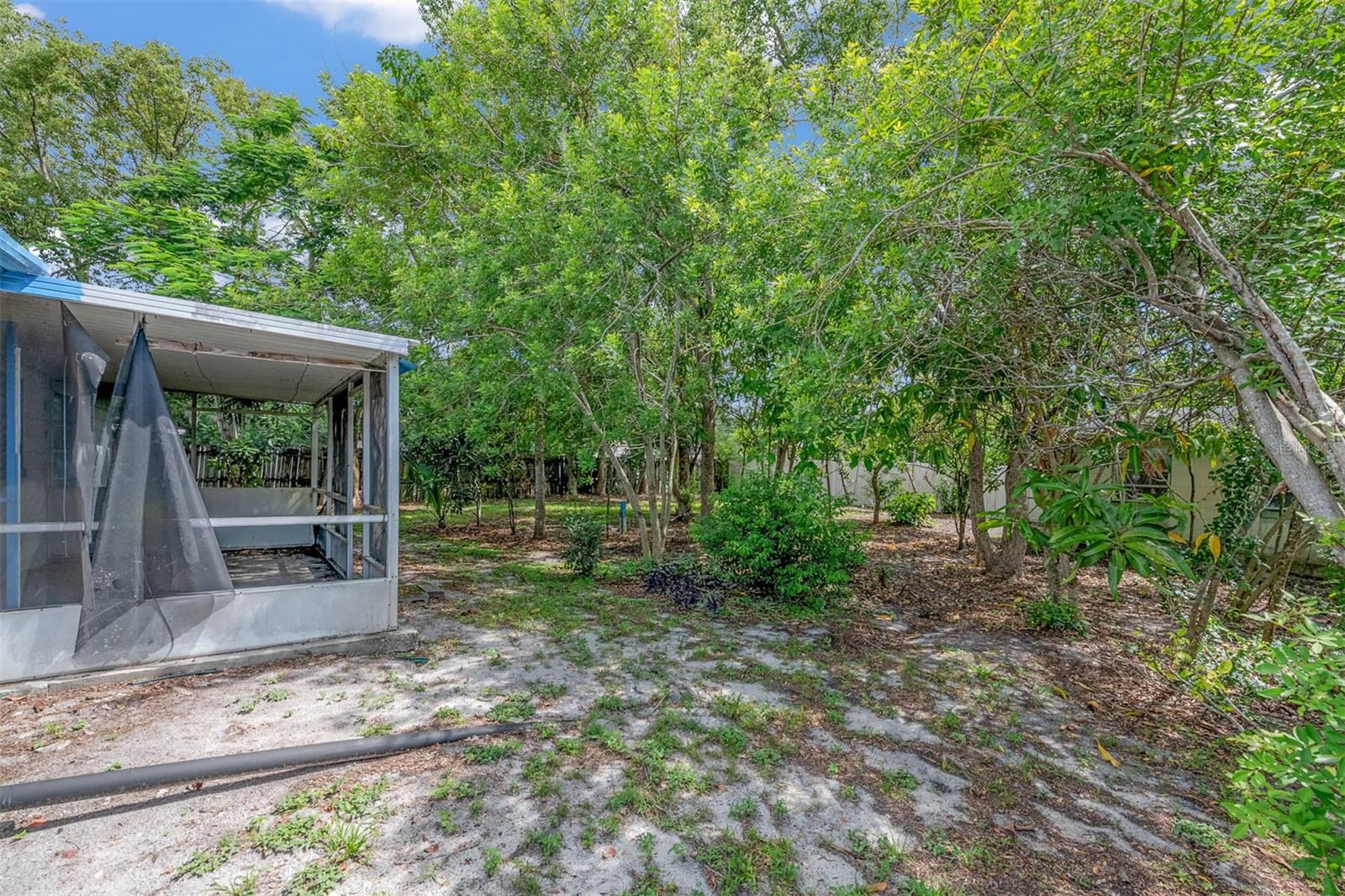 881 KIMBALL DR