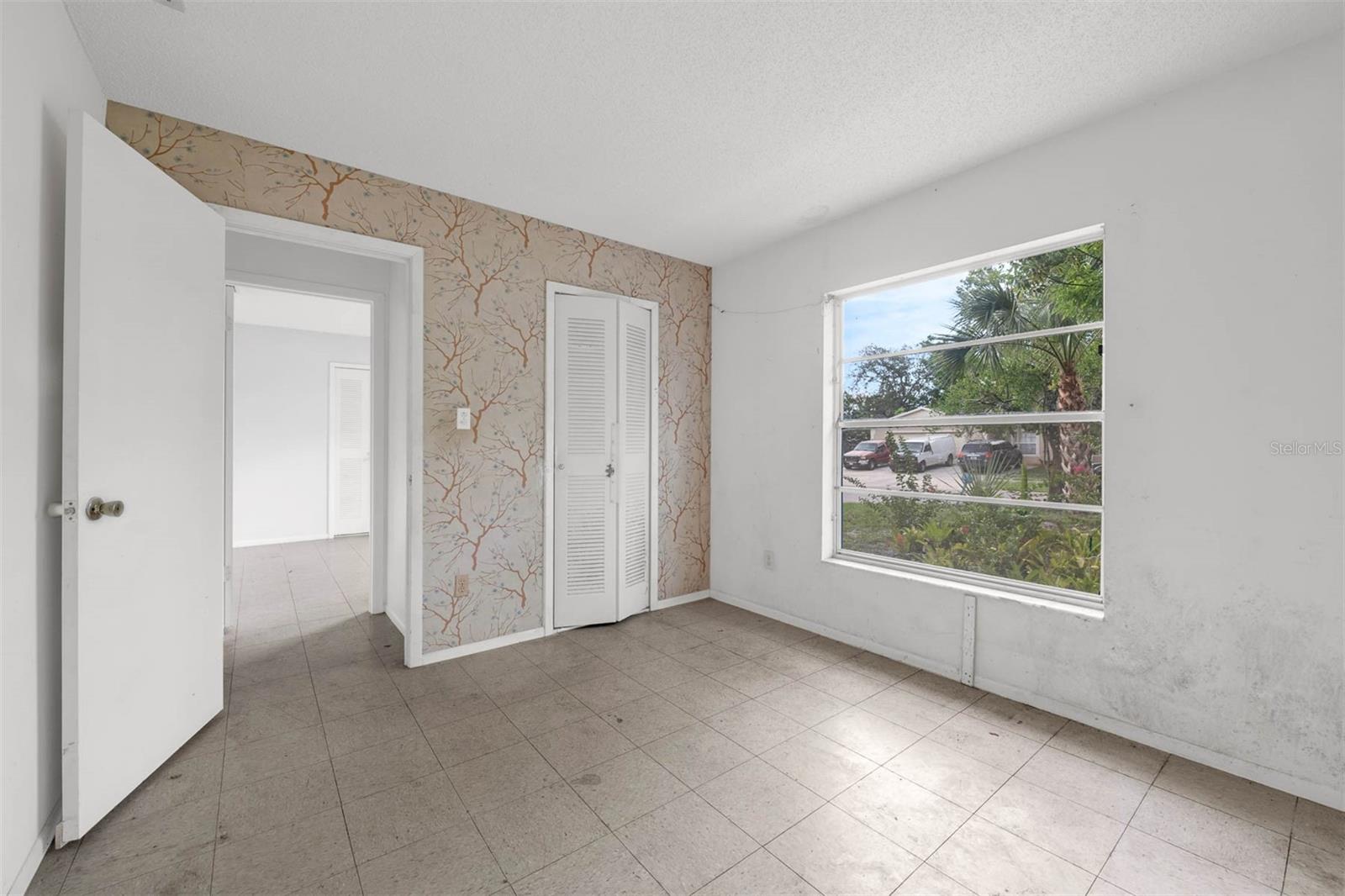 881 KIMBALL DR