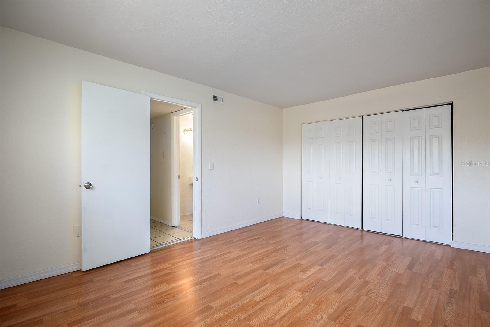 954 LAKE DESTINY RD #H