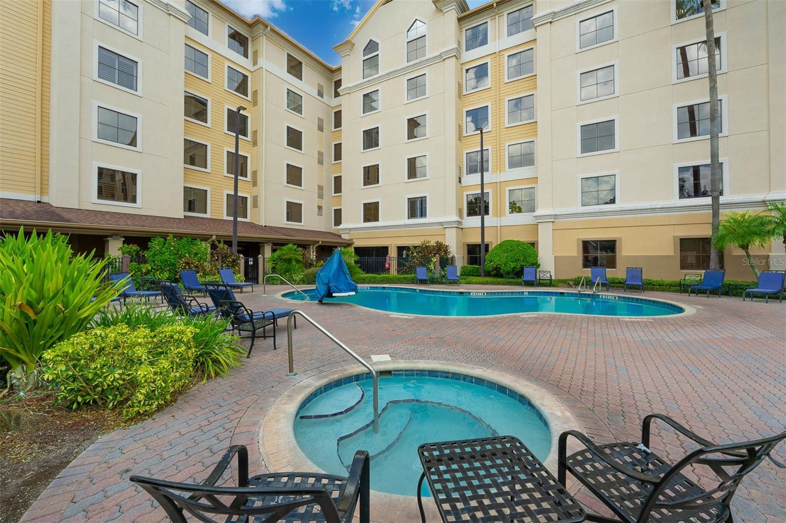 7601 CANADA AVE #208