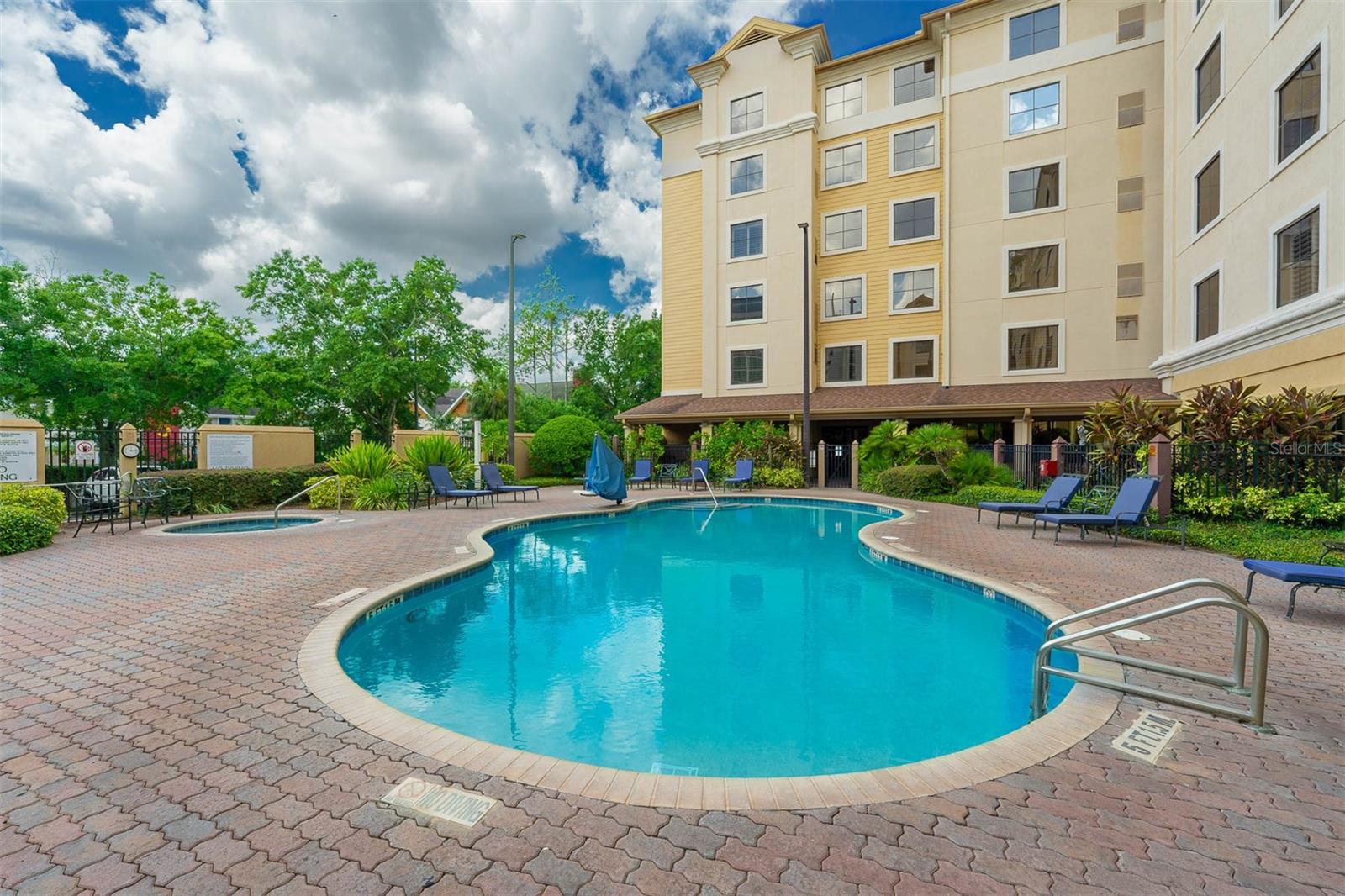 7601 CANADA AVE #208