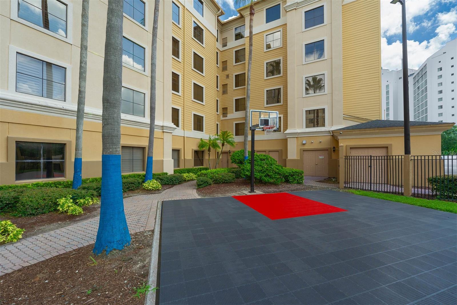 7601 CANADA AVE #208
