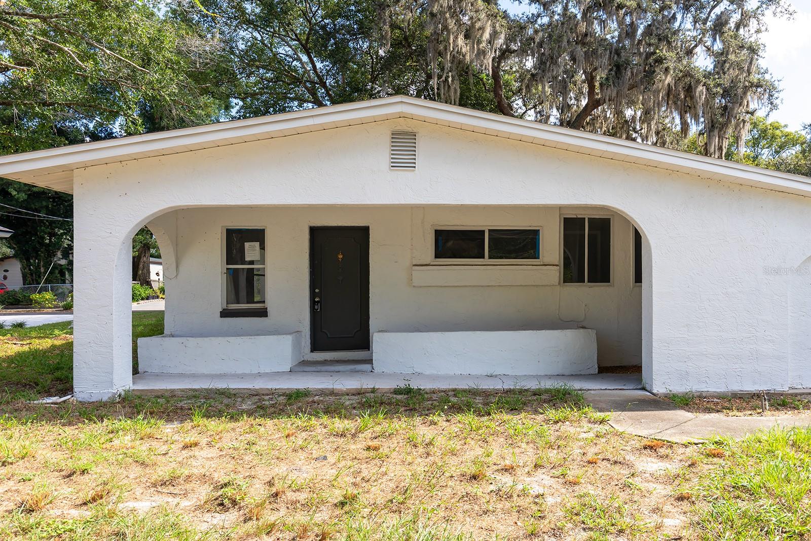 1375 LAKE DR