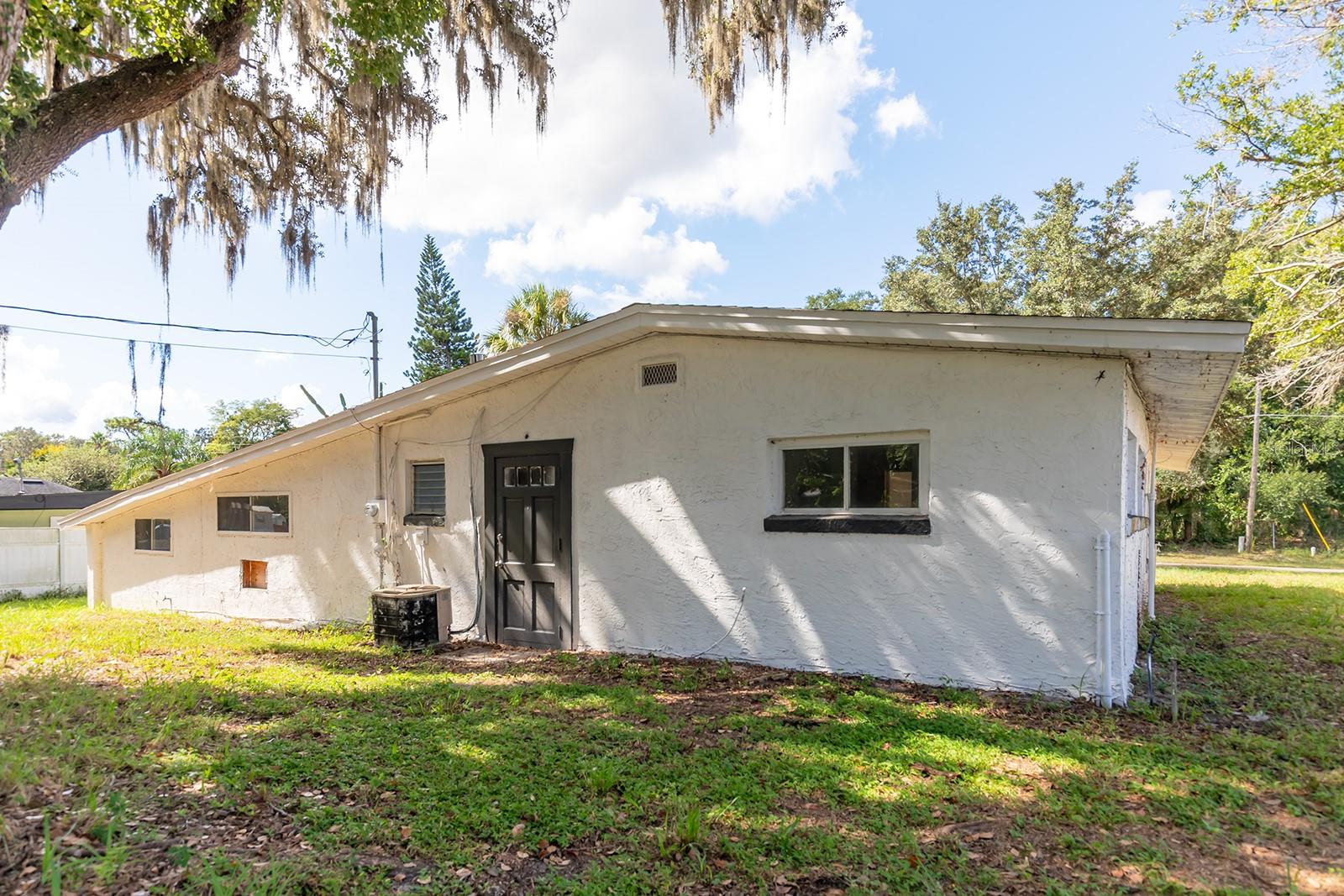 1375 LAKE DR