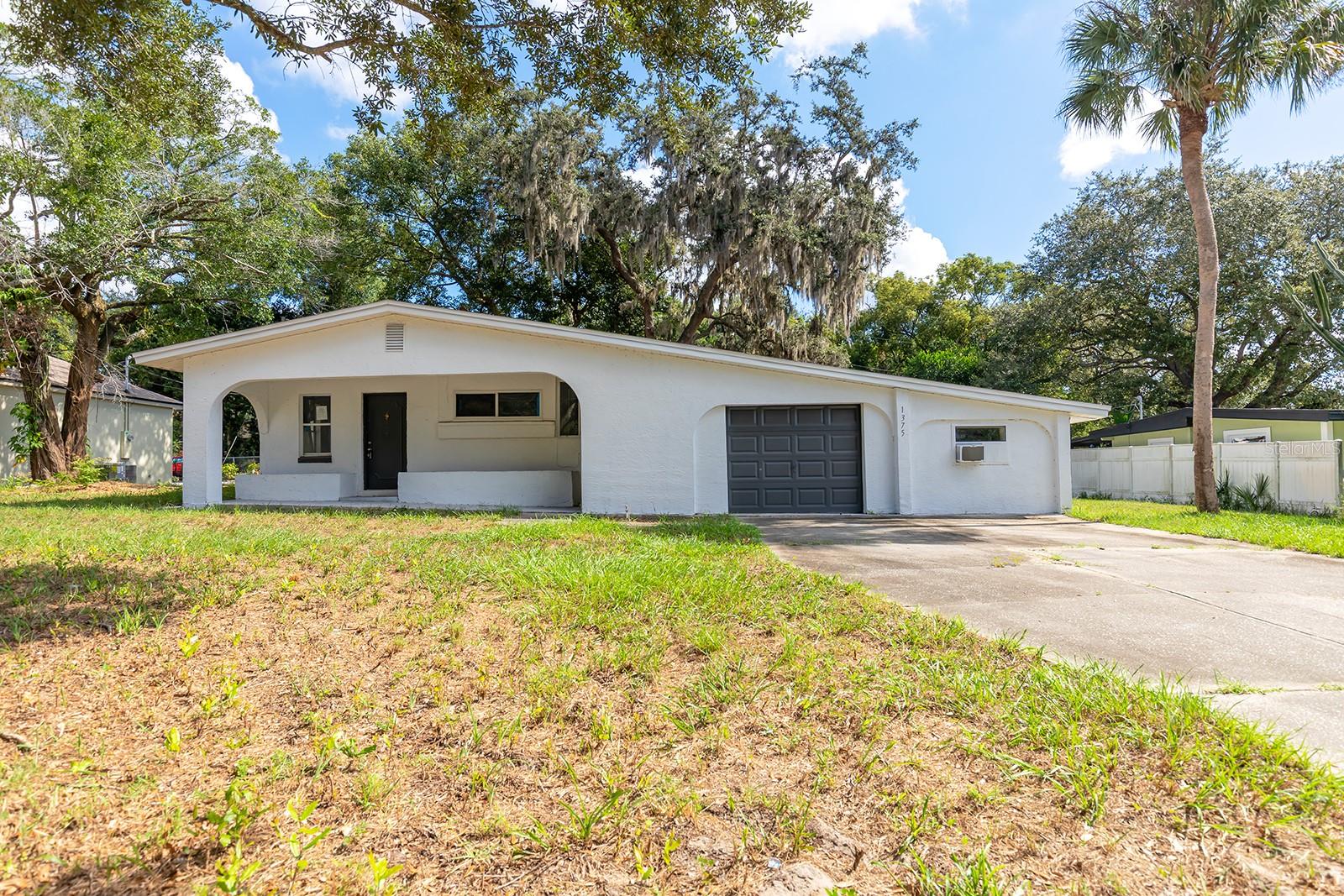 1375 LAKE DR