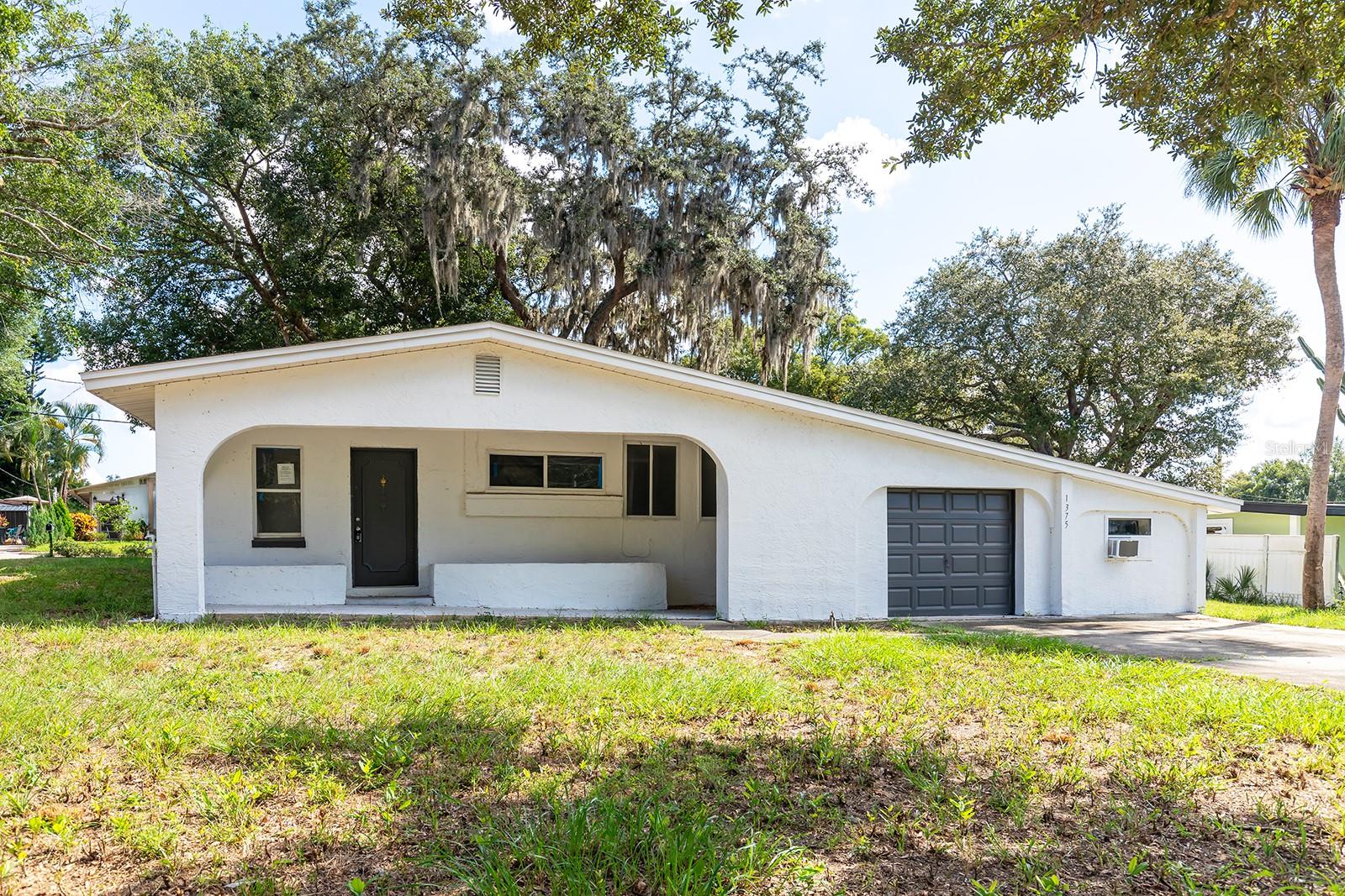 1375 LAKE DR