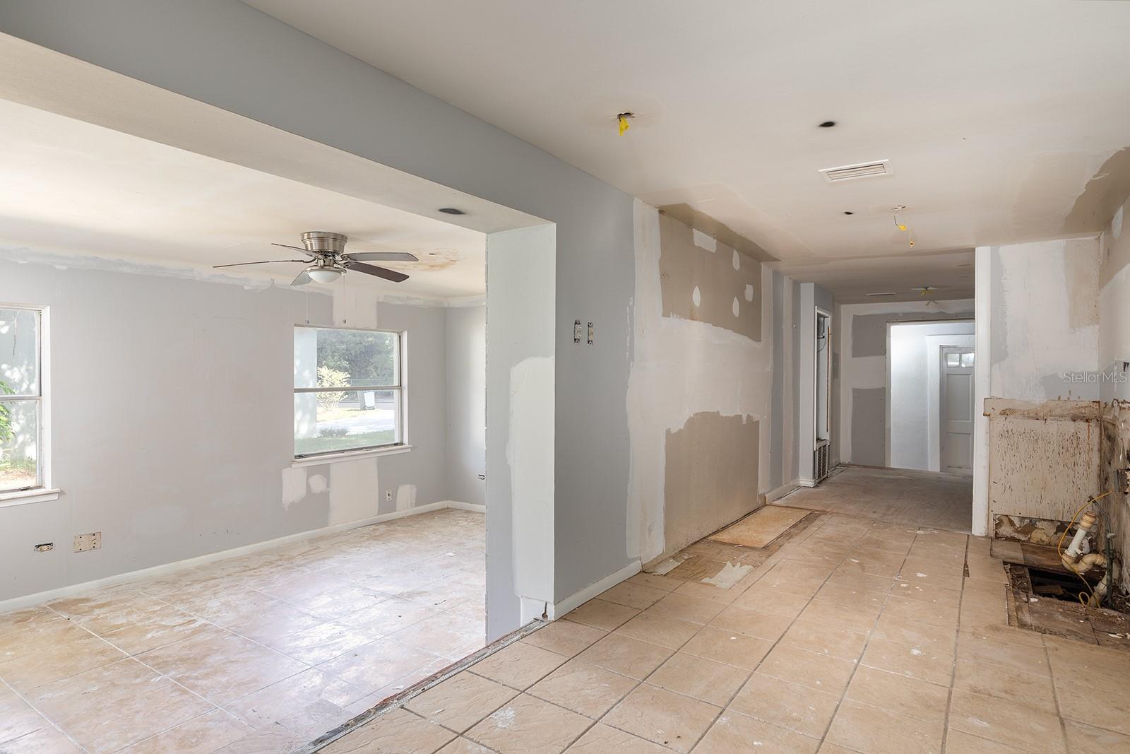 1375 LAKE DR