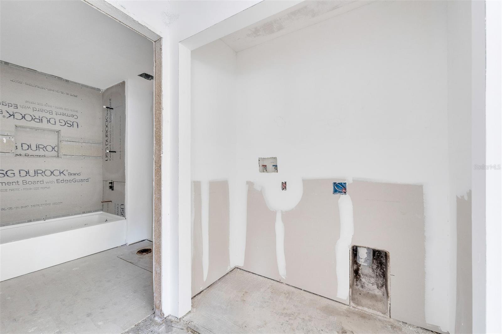 2960 WHITE MAGNOLIA LOOP