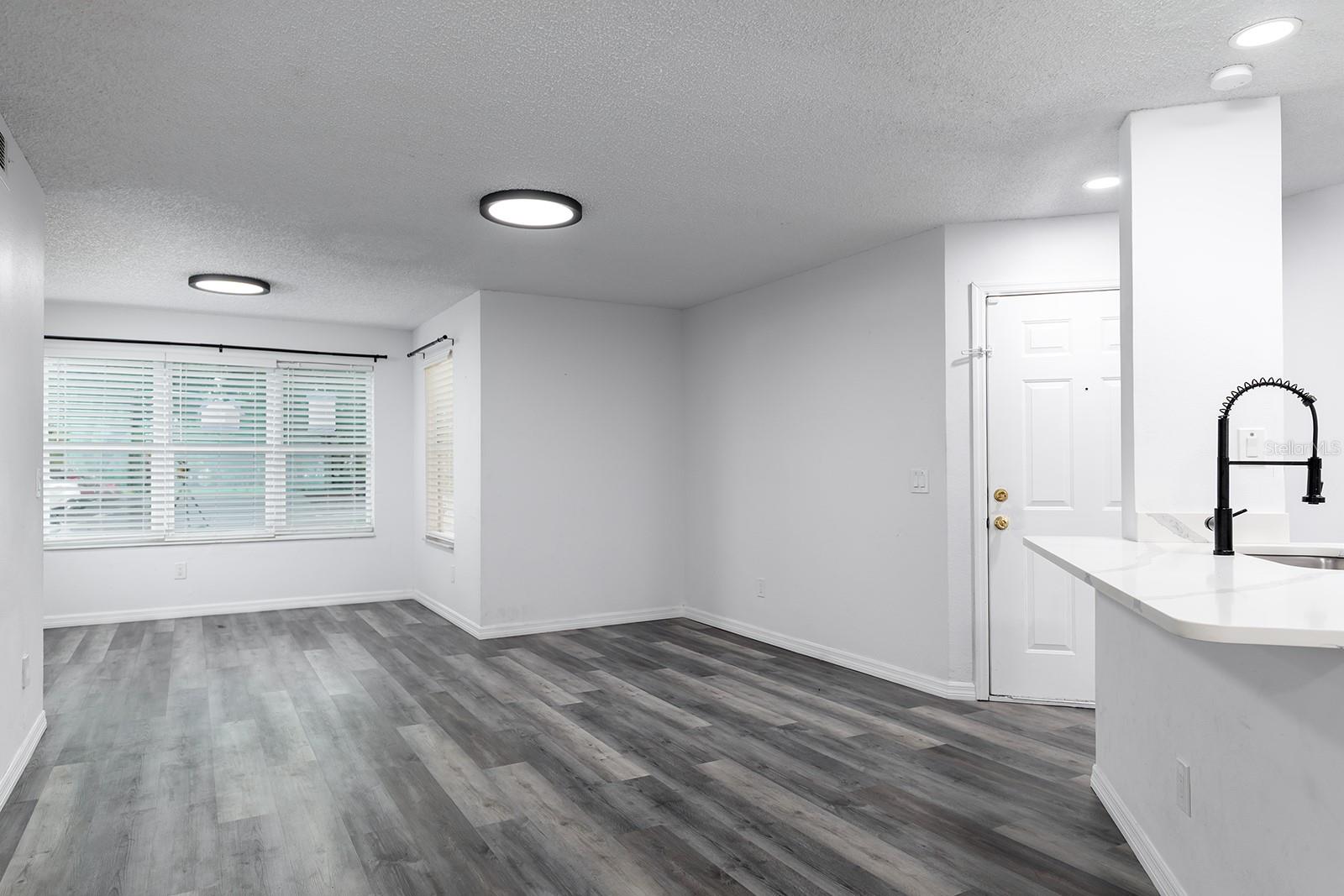 4528 COMMANDER DR #2018