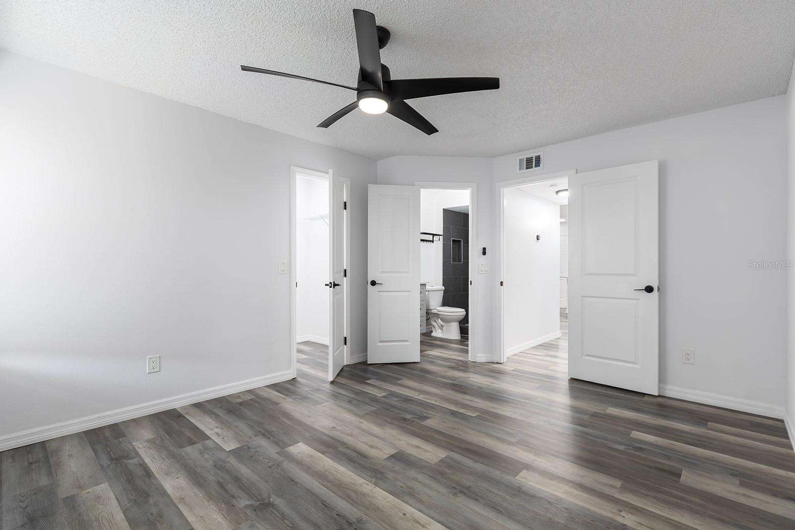 4528 COMMANDER DR #2018