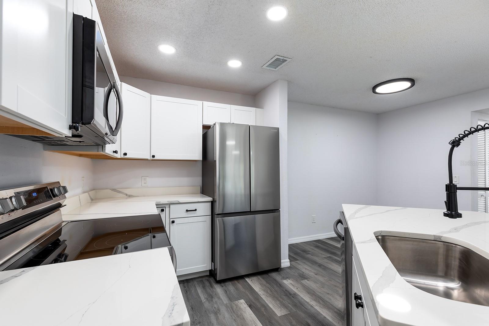 4528 COMMANDER DR #2018