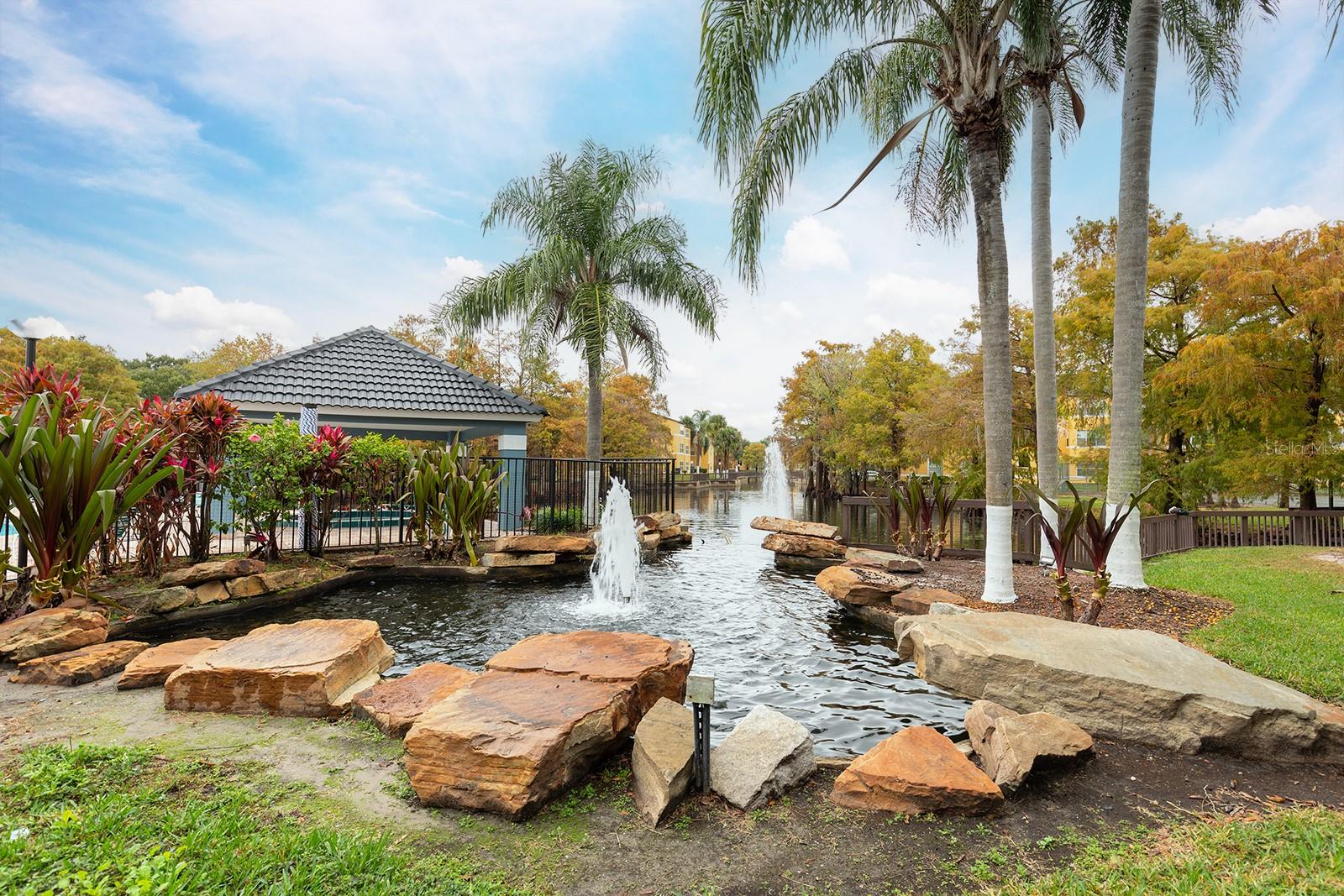 4528 COMMANDER DR #2018