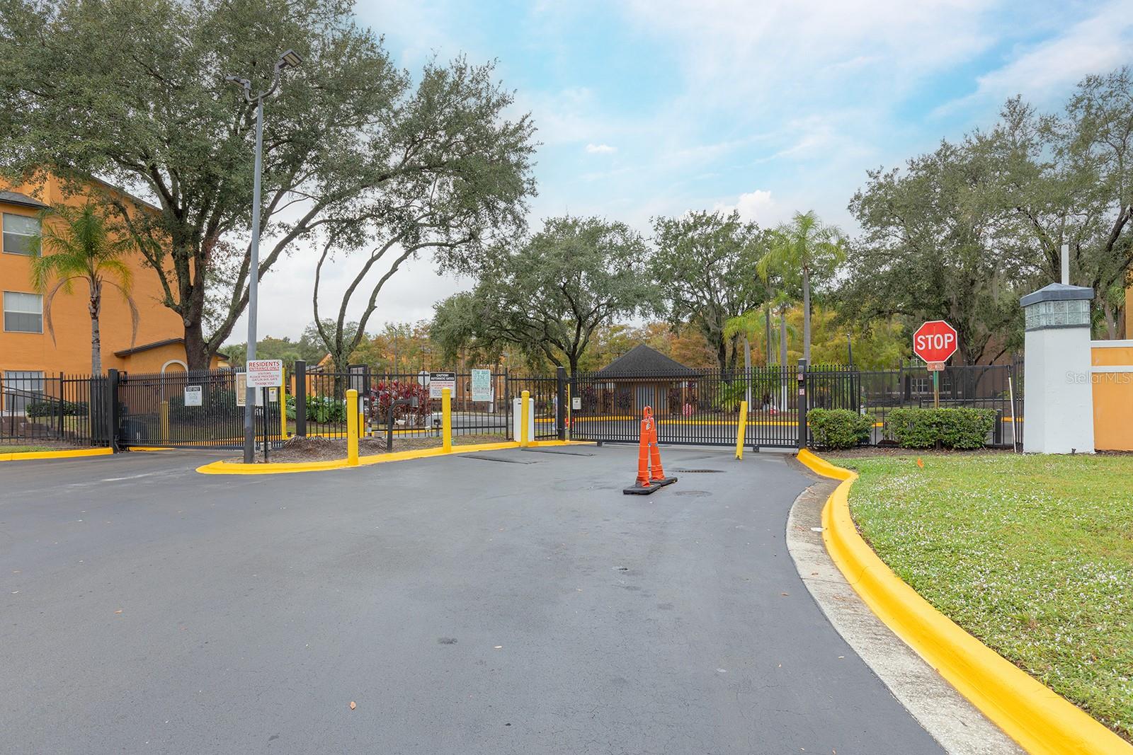 4528 COMMANDER DR #2018