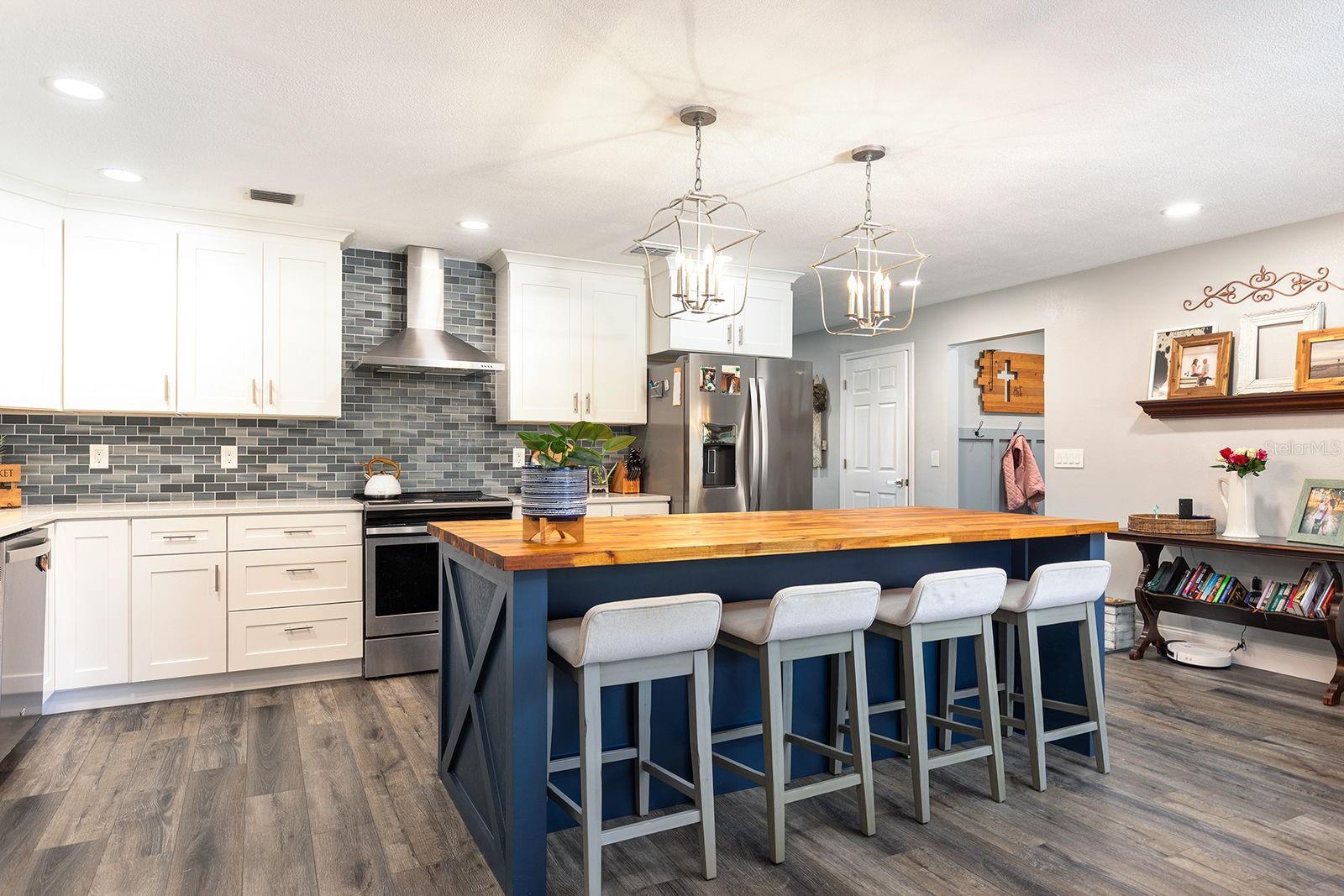 3571 LAKE ELEANOR DR