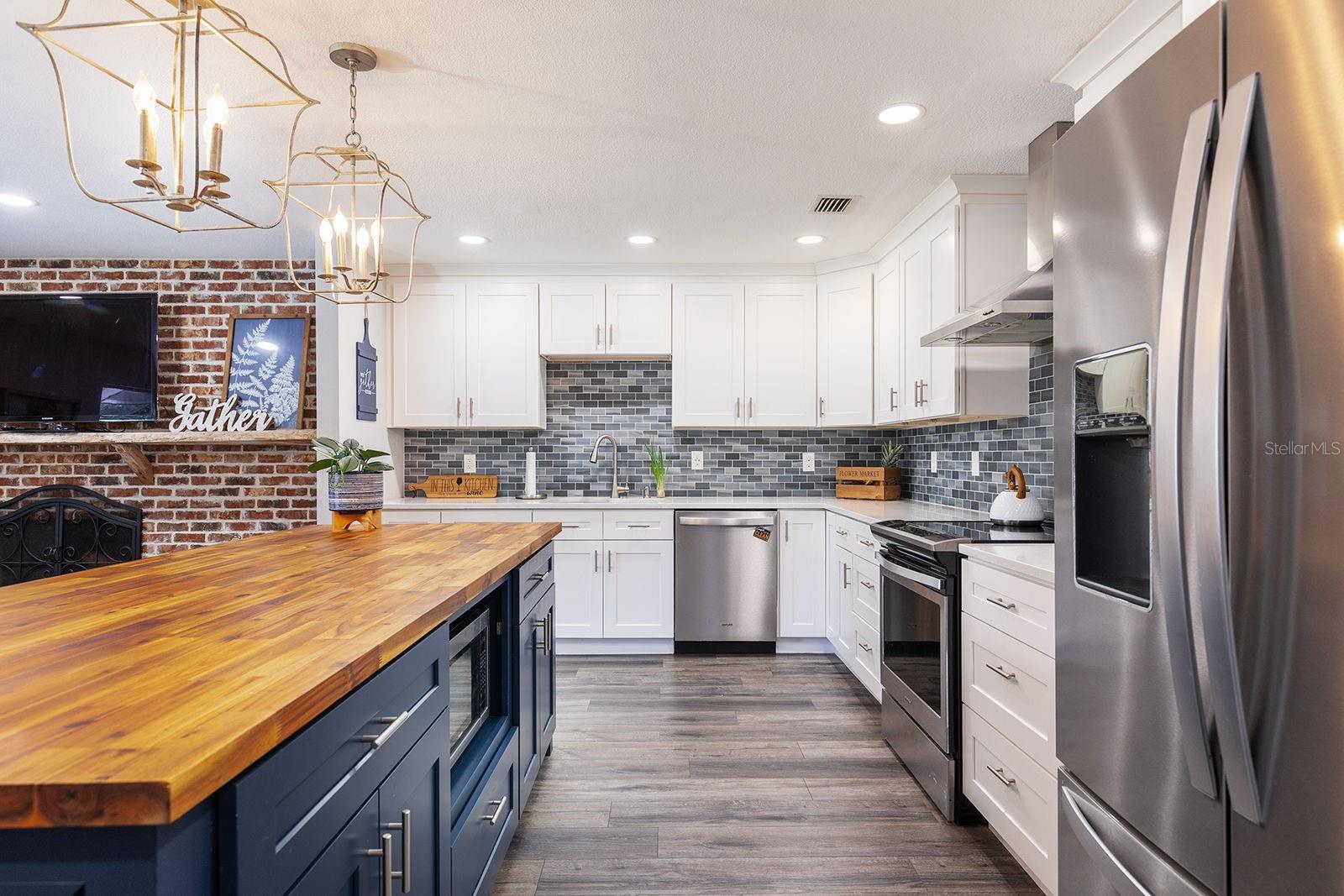 3571 LAKE ELEANOR DR