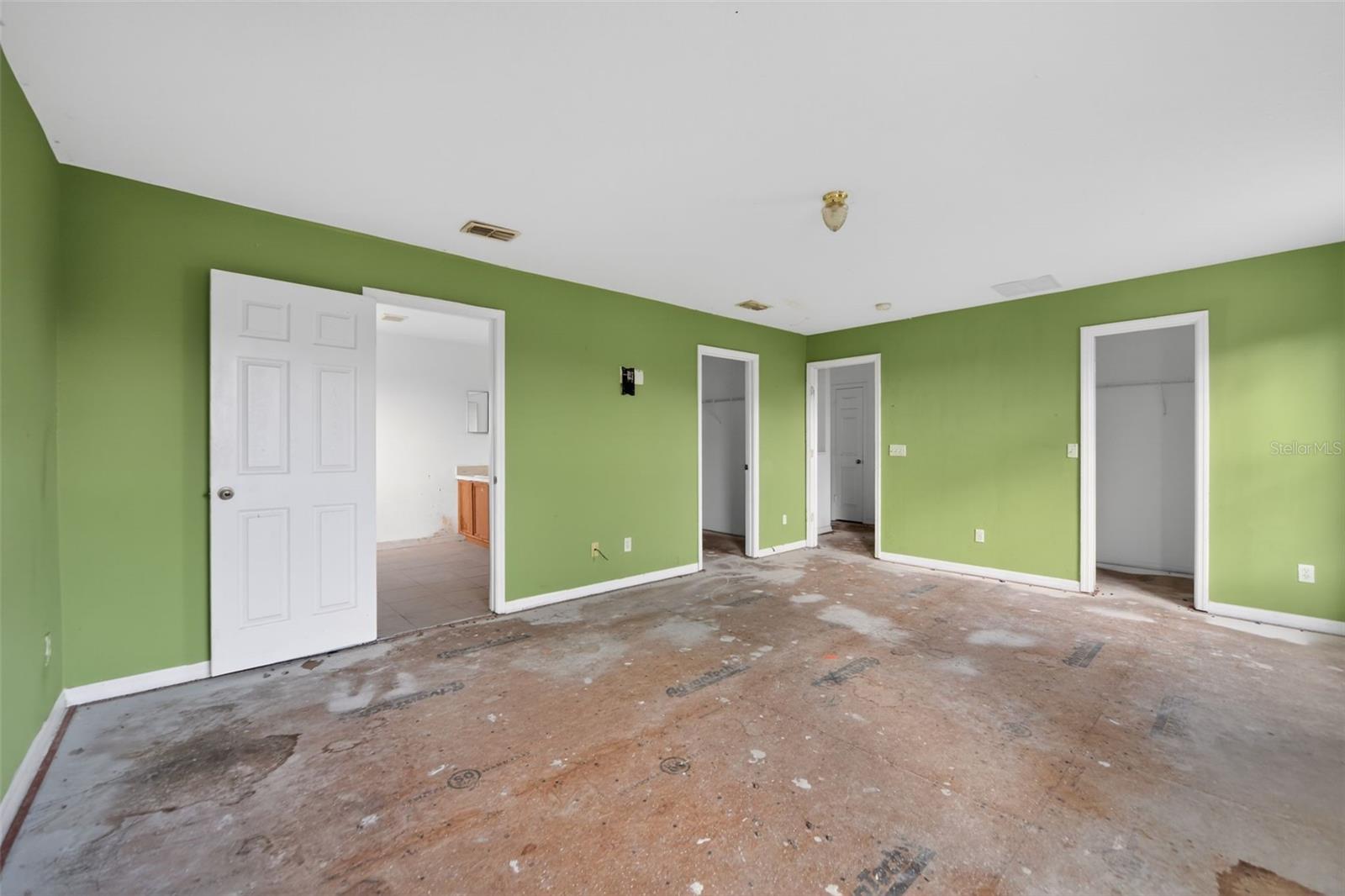 512 FLOWER FIELDS LN