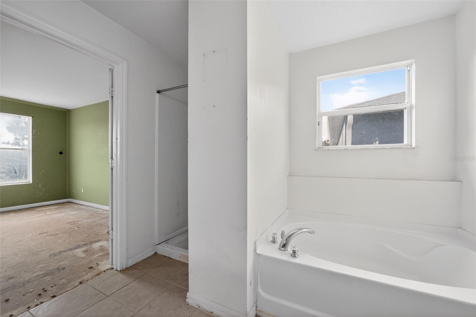 512 FLOWER FIELDS LN