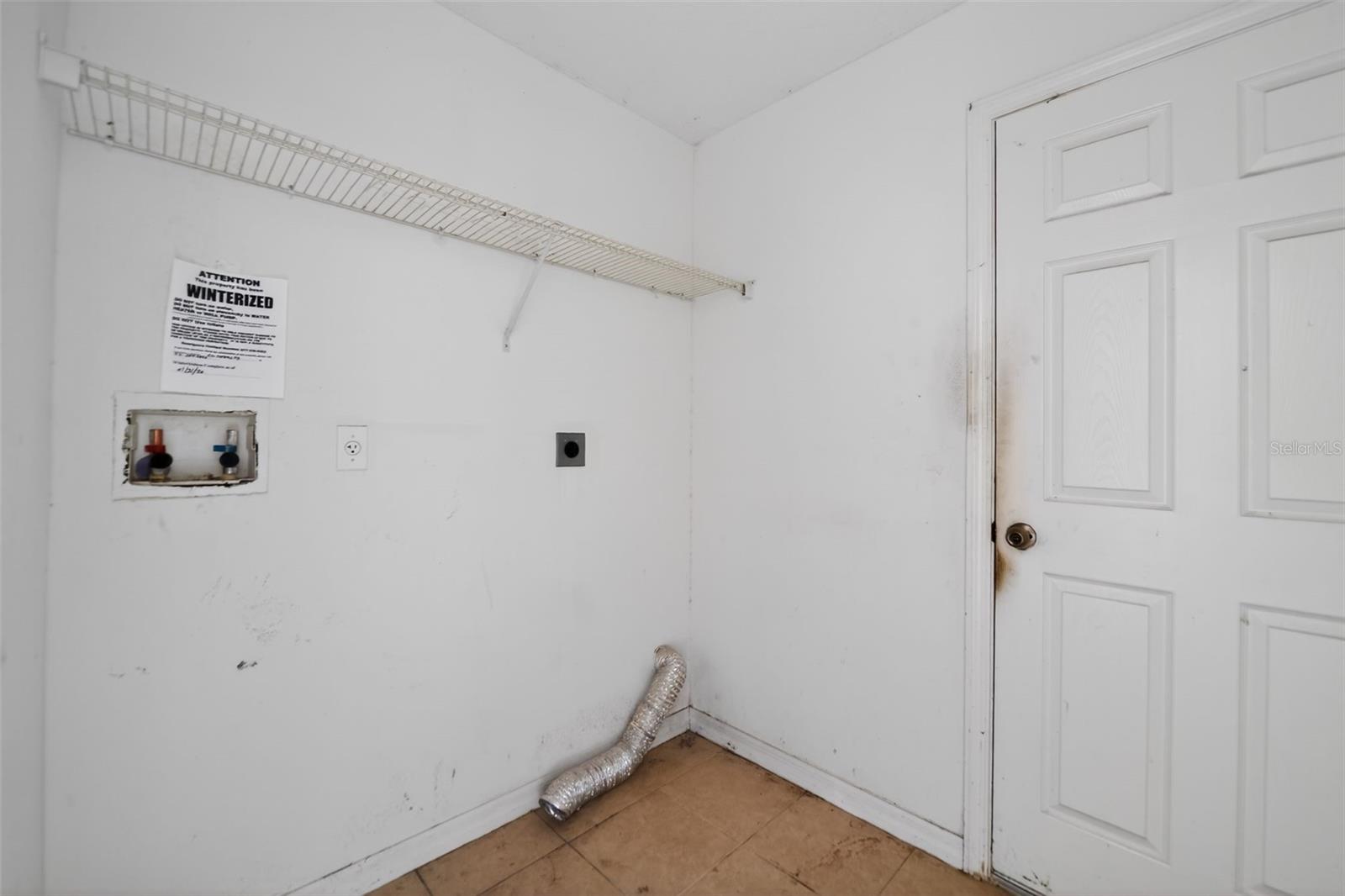 512 FLOWER FIELDS LN