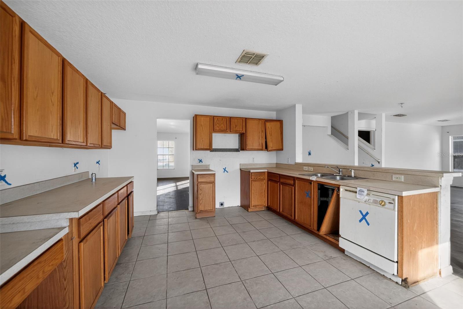 512 FLOWER FIELDS LN