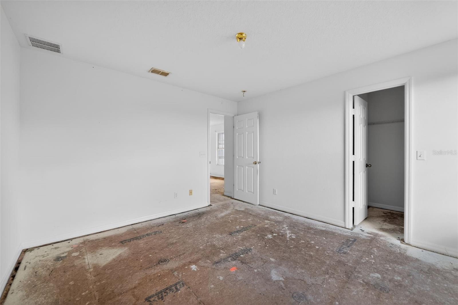 512 FLOWER FIELDS LN