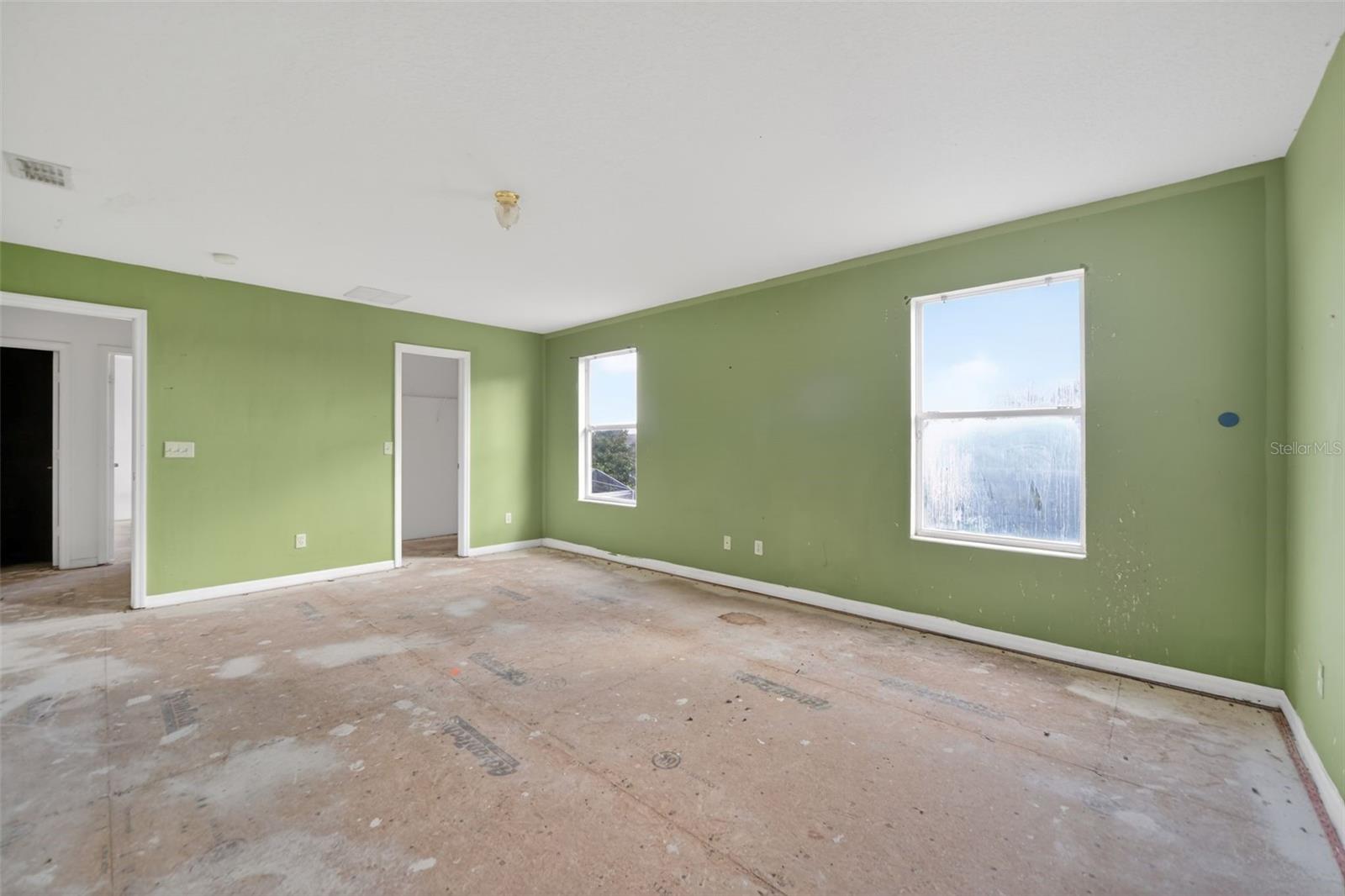 512 FLOWER FIELDS LN