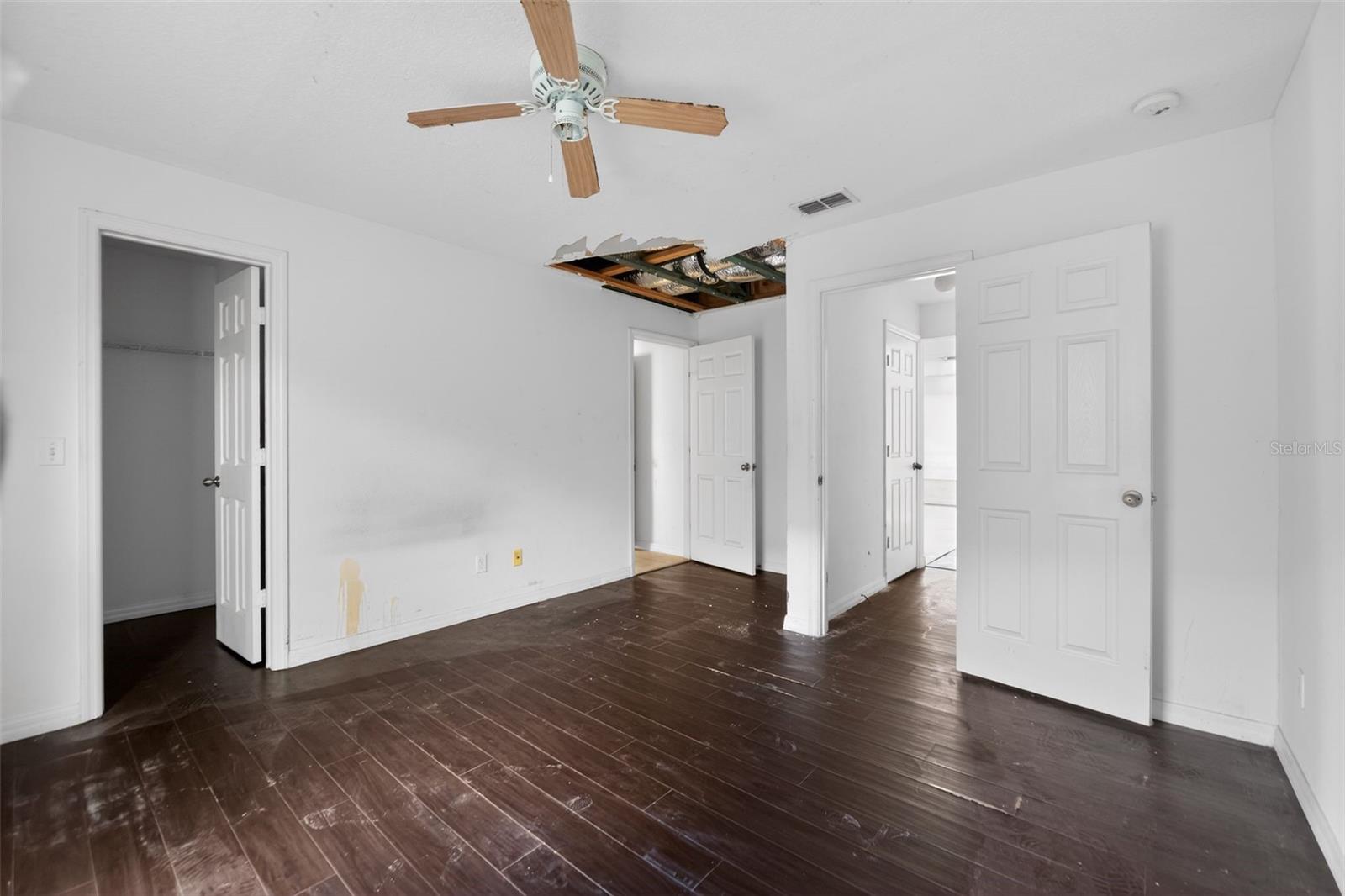 512 FLOWER FIELDS LN